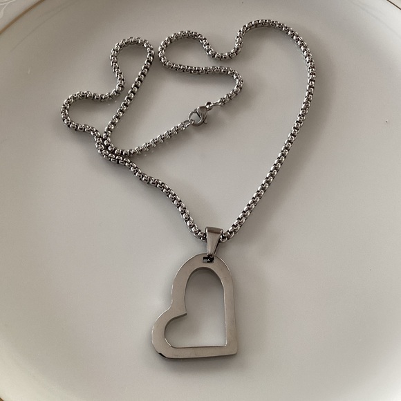 shellymic jewelry Jewelry - Stainless Steel Heart Necklace